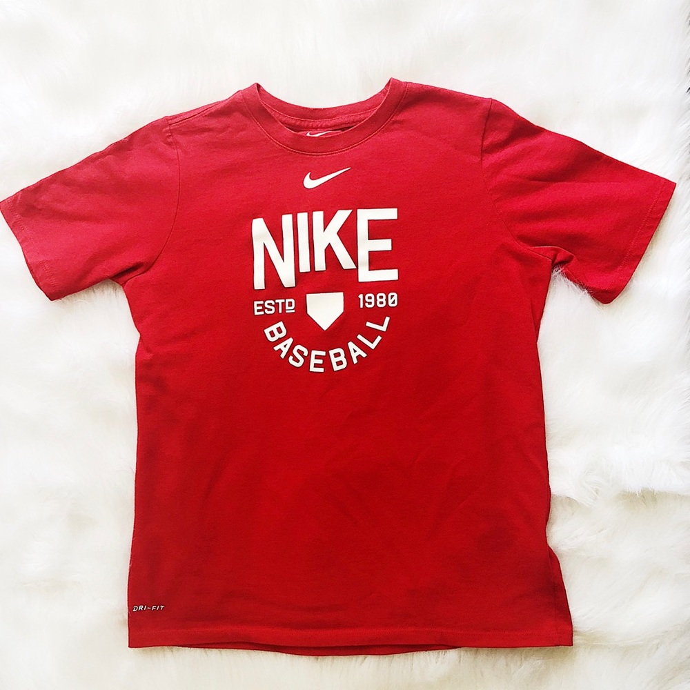 Nike Boys Red Short Sleeve Shirt Large